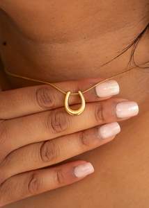 Sleek Modern Horseshoe Necklace - Gold