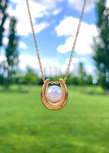 Jewellery: Modern Horseshoe and Pearl Necklace