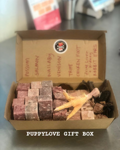 Merchandise: PUPPYLOVE GIFT BOX