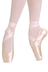 Pointe: Bloch European Balance Pointe Shoe S0160