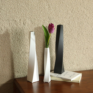 Products: Twisted Ceramic Vase Puredeco