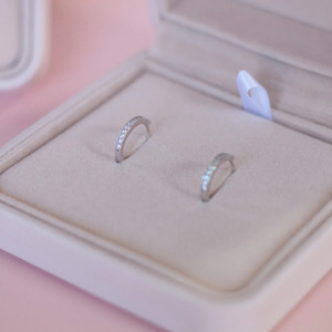 Jewellery: Luna Huggies