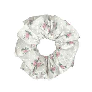 Pippins Scrunchie pink flowers