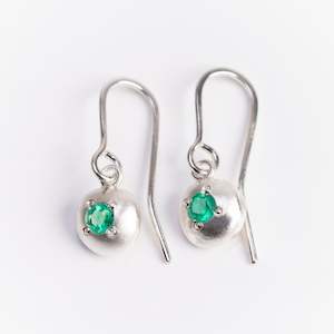 Rachael Morrison: RMO8: Pebble earrings with emeralds