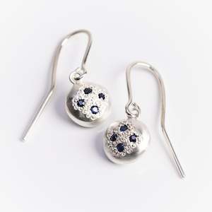 Rachael Morrison: RMO6: Pebble earrings with sapphires