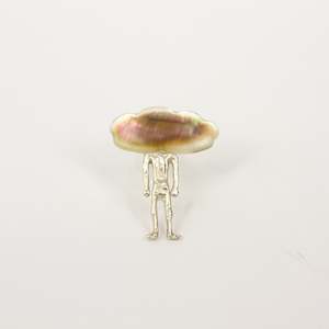 Brooches: DH280: Man with his head in the cloud