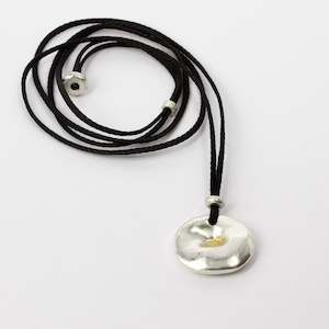 Lucia Araoz: LA112: Deflated cloud pendant