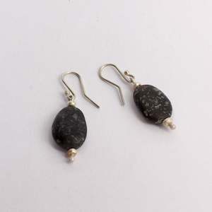 Anna Claire: ACT206: Orepuki stone earrings - black speckle