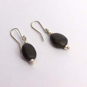 Anna Claire: ACT407: Orepuki stone earrings - black