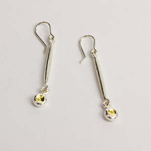 Lucia Araoz: LA124: Rod and drop earrings