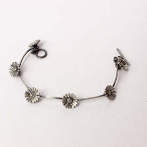 Bangles: RF183: Daisy chain bracelet