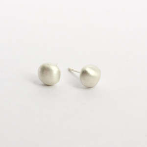 Earrings: RMO65: Pebble studs
