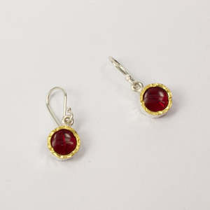 DM368C: Antique red glass earrings with gold edge - mini