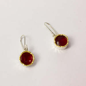 DM366C: Antique red glass earrings with gold edge