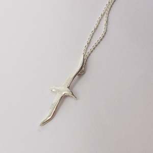 DM353C: Large albatross pendant
