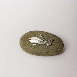 DH289: Fish brooch