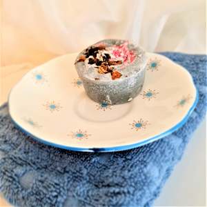 Roslyn Dish with Amber Noir Artisan Soap