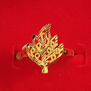 Gold Jewellery: GJR042-22ct Gold Ring in a leaf design
