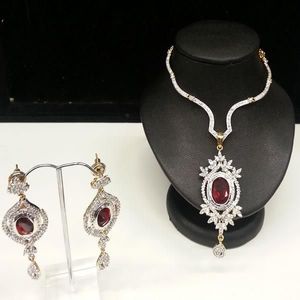 Neclace Set with Pendant/Brooch