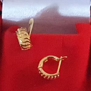 GJEB032-small 22ct Gold spring Bali