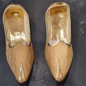 Menswear: MM013-Men's Mojri shoes in Gold