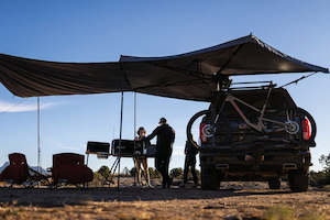 Products: Yakima OverNOut 270 LG Awning Left Hand