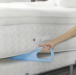 Easy bed making lifter