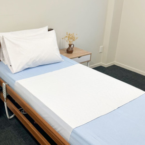 Washable bed pad in super blue with flaps - 1500 ml absorbency