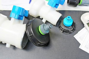 S100 X 8 COARSE THREAD IBC ADAPTOR WITH GARDEN HOSE END - RainHarvest and Services