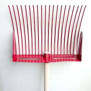 Stable Accessories: Millenia Stable Shovel