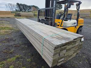 140x32 Merch Grade Decking Smooth 432.0LM (Dated Stock)