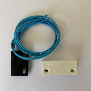 Electrical Components And Sensors: Clutch pedal reed switch with magnet: no-lift gear shifting