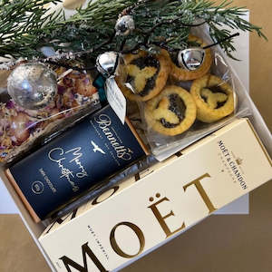 Christmas Hamper: Mini Christmas Moet