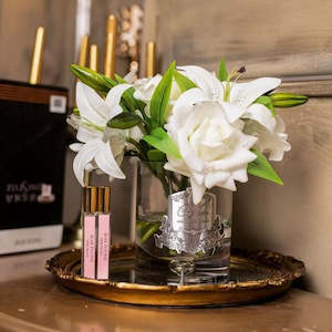 Fragrance: LILLIES & ROSES FLOWER DIFFUSER