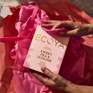 Ecoya: SWEET PEA & JASMINE GRANDE GOLDIE CANDLE