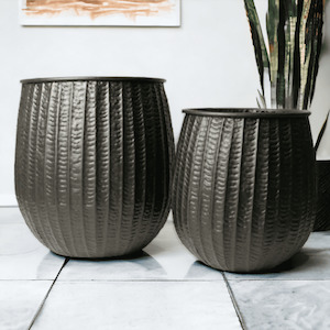 ALINA BLACK METAL POT