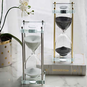 WHITE SILVER HOURGLASS