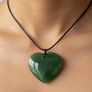 Kiwiana: 30mm Greenstone Heart Necklace