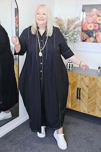 Jellicoe: Deeanne Hobbs French Me Black Dress