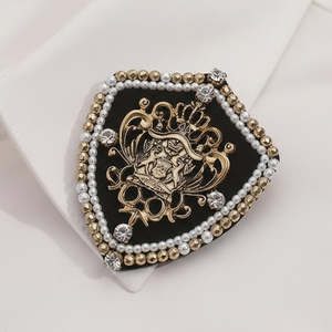 Sentiments: Vintage Crest Black & Gold Brooch