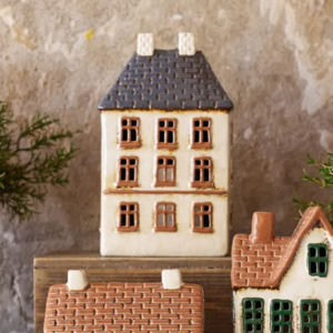 Home Decor: French Country Cotswolds Estate Tealigth House