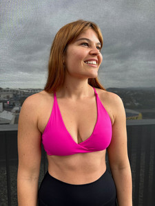 Products: Sienna Crossover Sports Crop The Razor's Edge