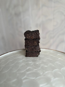 Products: Fudgy Chocolate Brownie - 8 slices The Razor's Edge