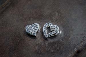 Pendant: Heart Pendant - Sapphires - Closed Heart