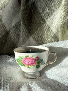 Teacup Candles: Scented teacup candle