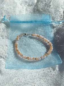 Jewellery: Beaded bracelet | Pink