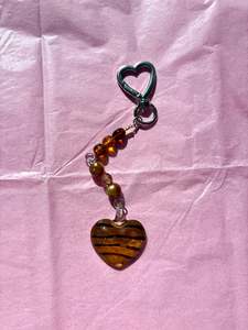 Heart-shaped beaded keychain | Brown