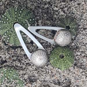 Earrings: Kina Heart Earrings