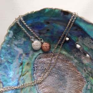 Necklaces: 2 Kina Necklace