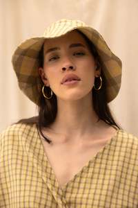 Stockroom Sale: Reversible Hat | Daisy
